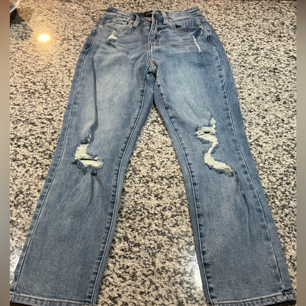 Fashion Nova Ripped Jeans. Size 0